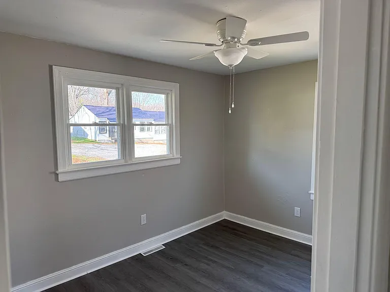 35 Circle Dr — Photo 8