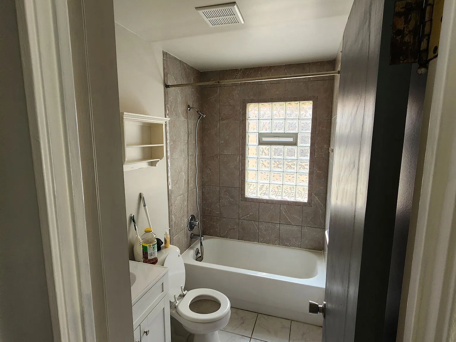 3 bed, 850 sqft, $1,800 — Photo 4