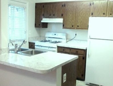 Oversized counter in kitchen