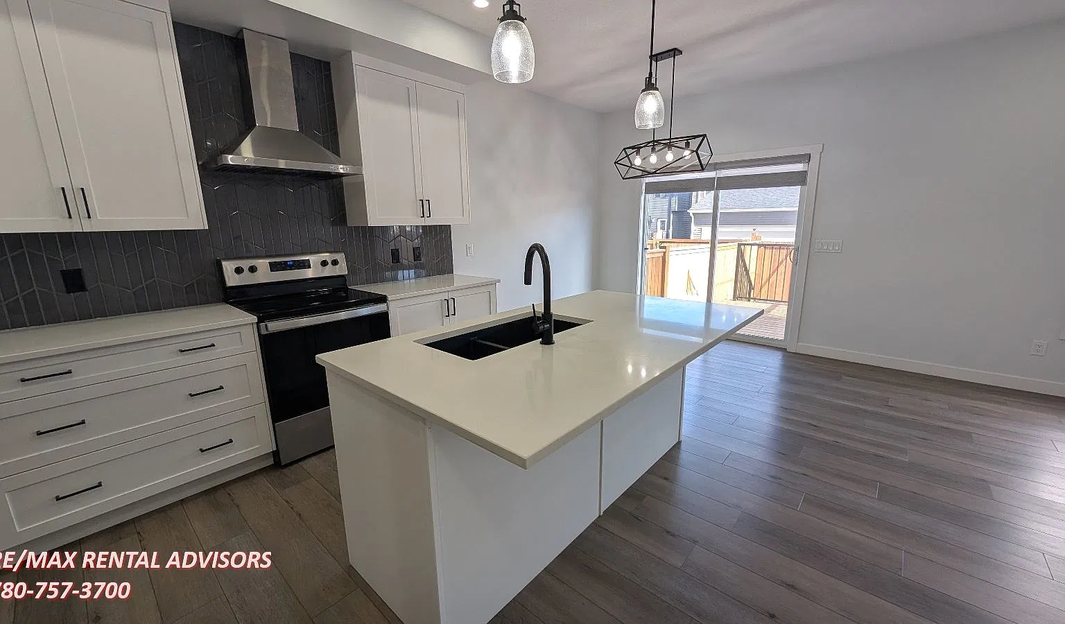 UPPER 272 Homestead Grove Northeast — Photo 2