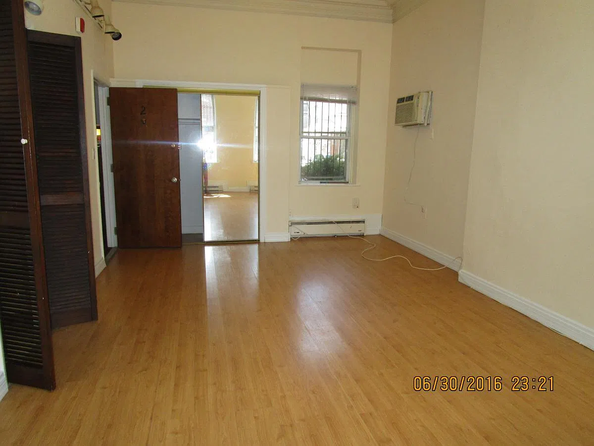 Studio, 300 sqft, $1,225 — Photo 3