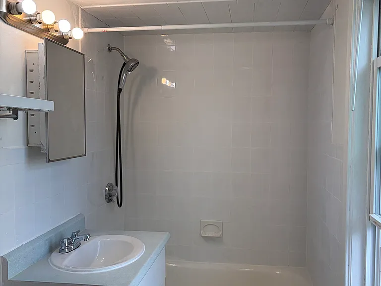 32 Heaton Ave #2 — Photo 4