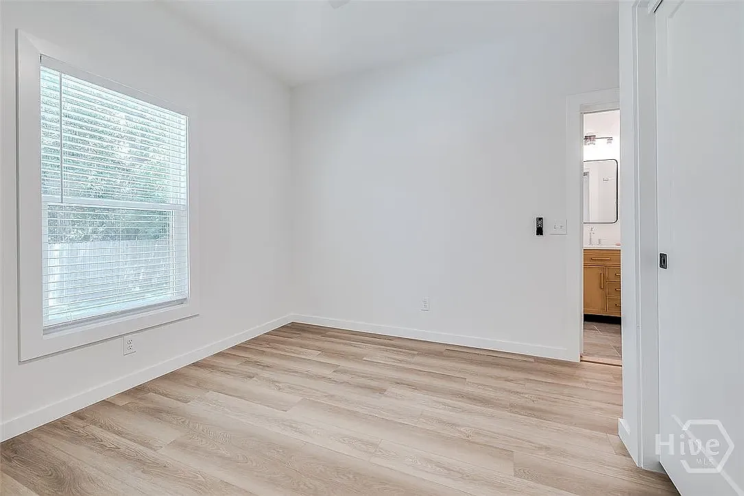 2 bed, 1100 sqft, $1,850 — Photo 3