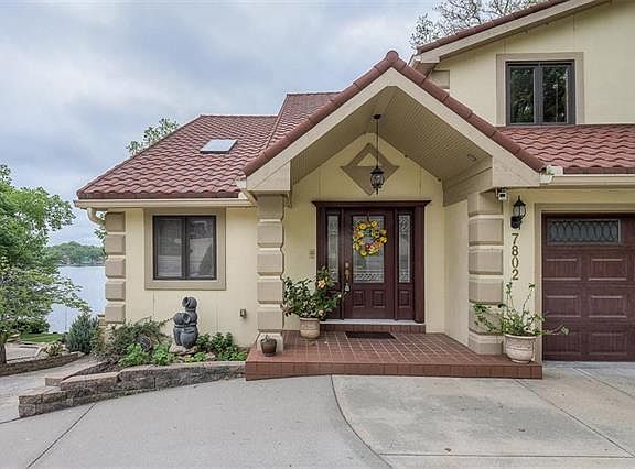 3rd image of 7802 N Scenic Dr