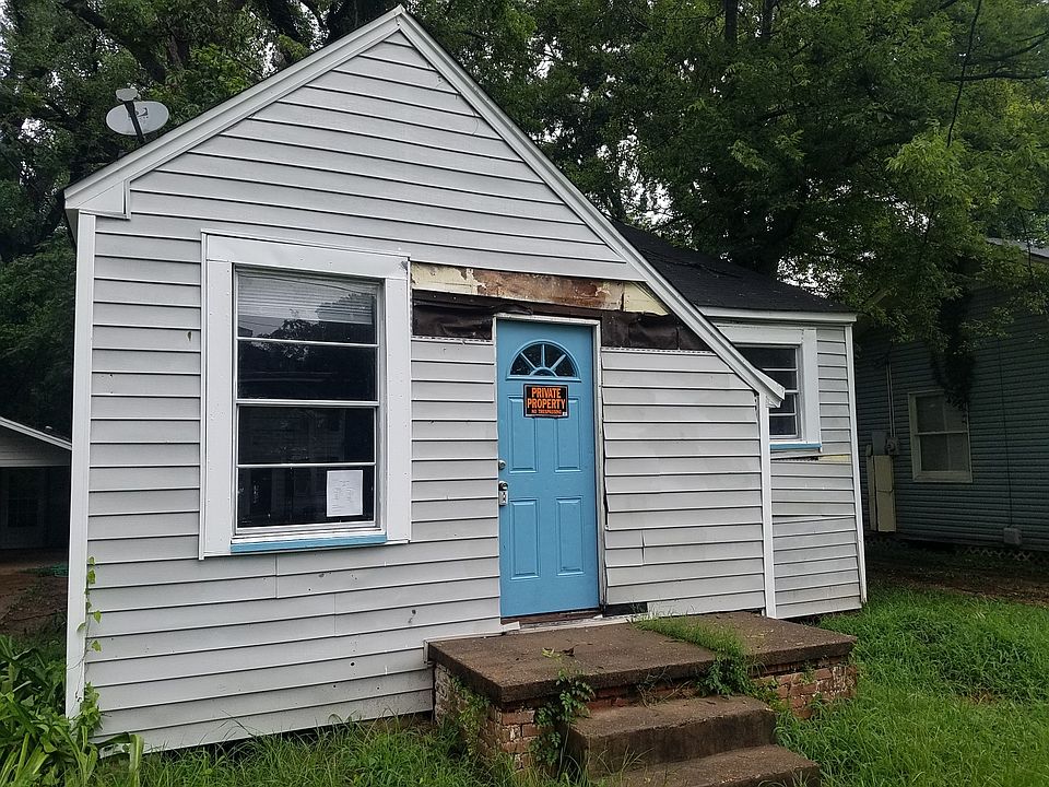 1st image of 114 E Fairview St