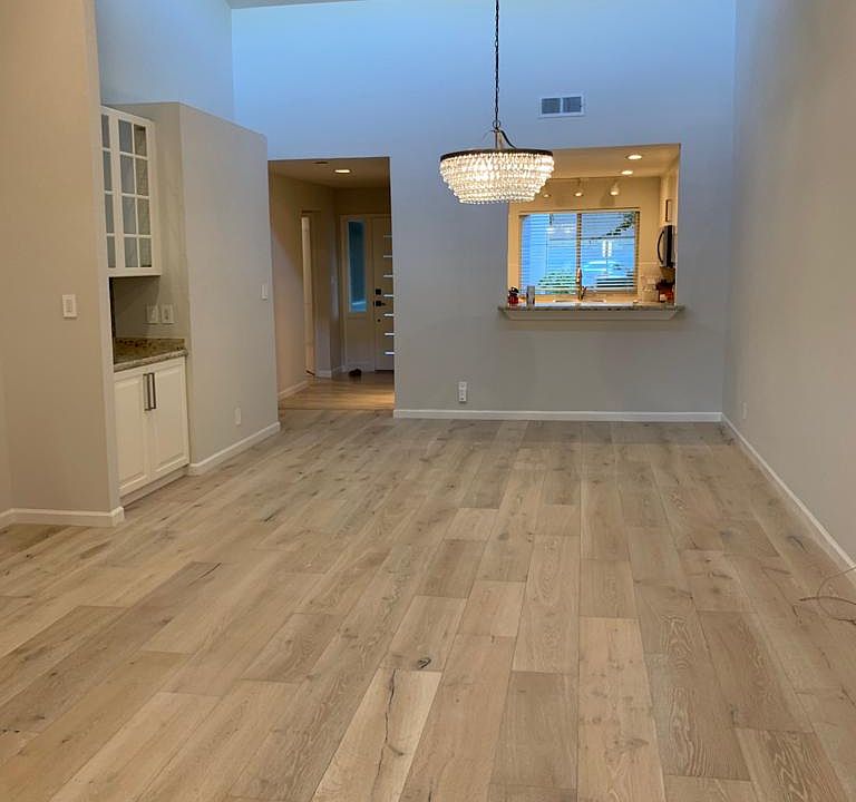 1st image of 885 Cabot Ln