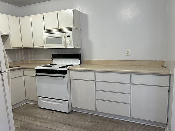 3rd image of 4031-4039 S Rose St #4035-202