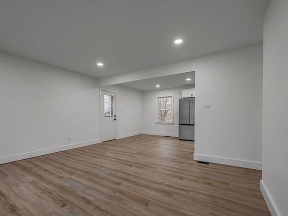 5th image of 1911 Kingtree Ct