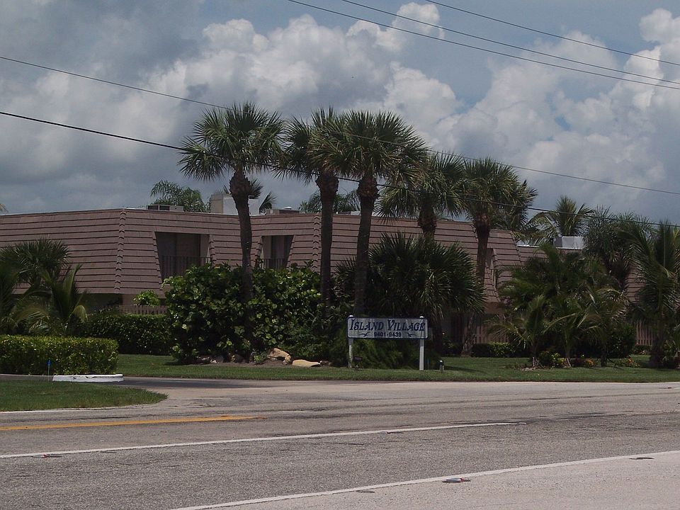 Island Village Entry