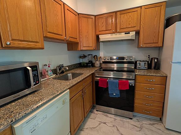 3rd image of 3230 Spartan Rd