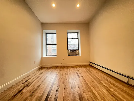 Rented by Bank Neary | media 17