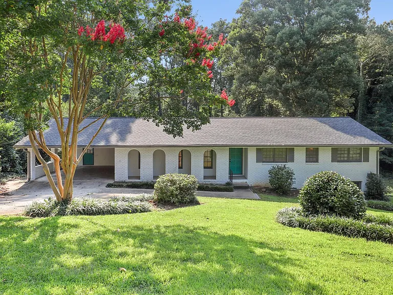 3304 Northbrook Dr — Photo 1