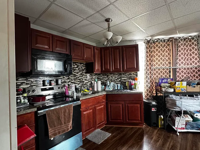 523 N Market St — Photo 3