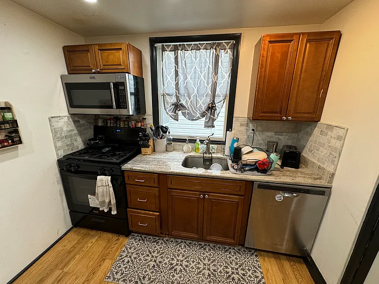 122 Ford St — Photo 3