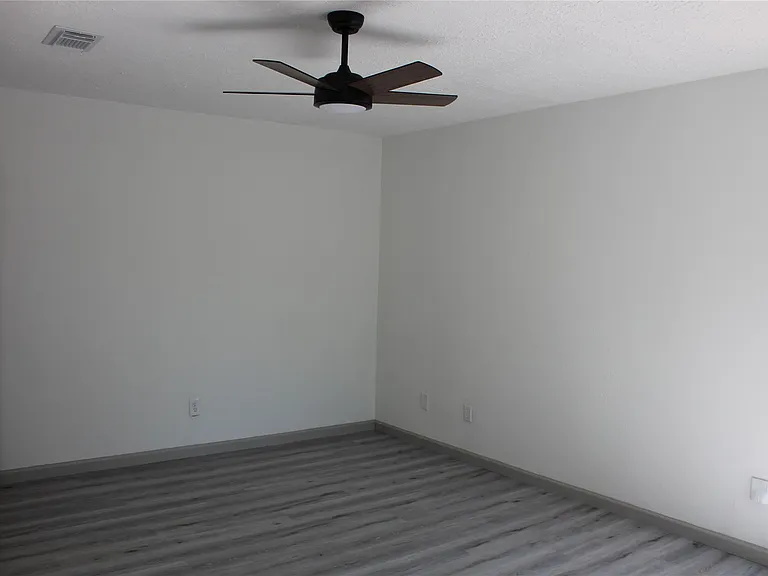 9211 Golden Meadow Dr — Photo 12