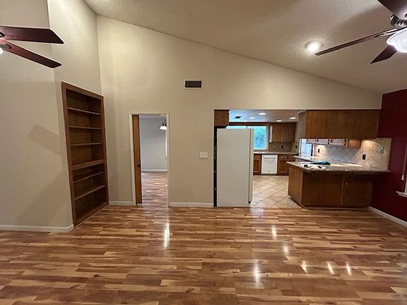 5th image of 3618 W Country Ave