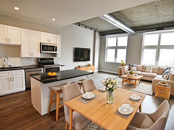 2nd image of 3817-45 N Broadway St #3833-415