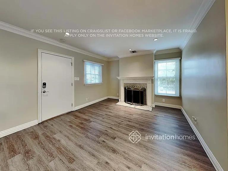 2906 N Frederic St — Photo 4