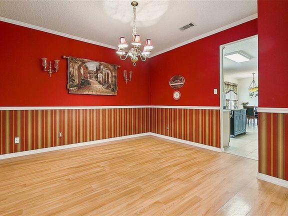 4th image of 3126 Meadow Lake Dr E