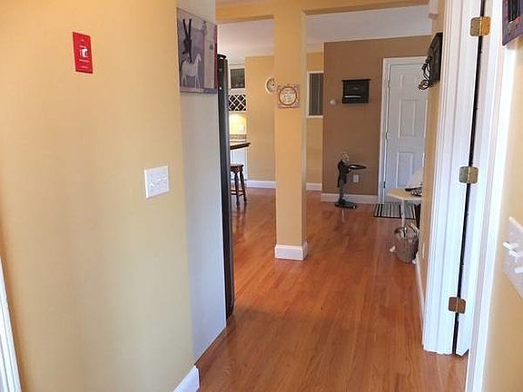 5th image of 48 Narragansett Ave #B