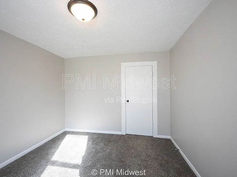 423 Villa Ave — Photo 6