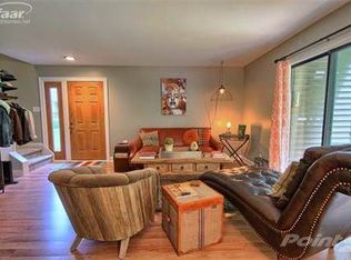 403 W Rockwell St, Fenton, MI 48430
