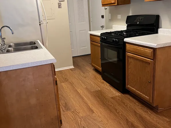 180 Betty Ct Unit B, Bartlett, IL 60103