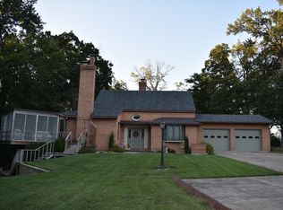 1441 N Franklin St, Salem, IL 62881