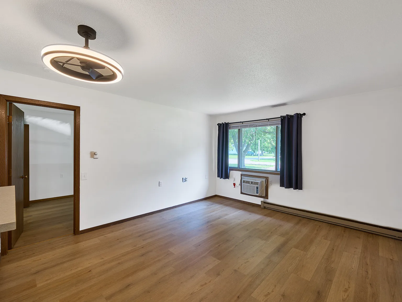 1 bed, 900 sqft, $600 — Photo 2