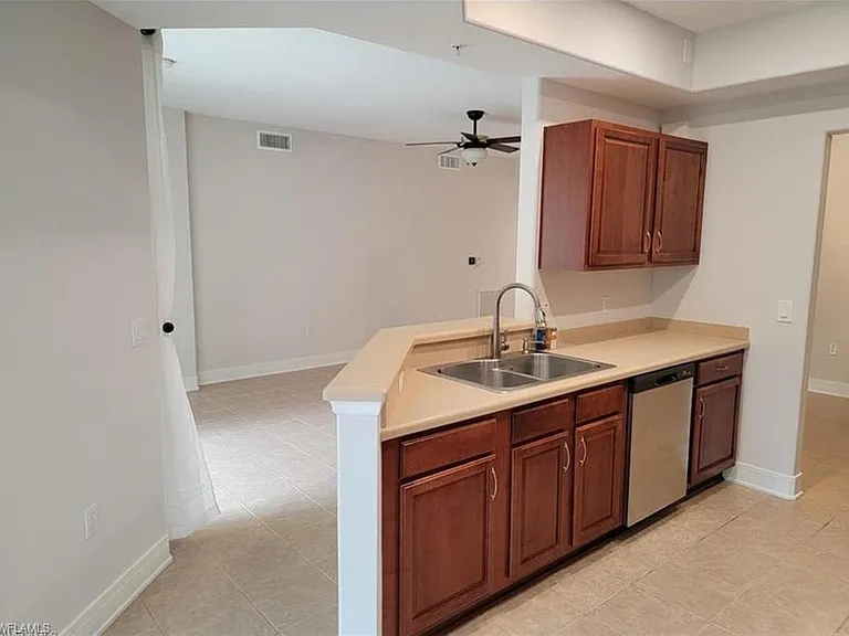 1315 Henley St #1003 — Photo 3