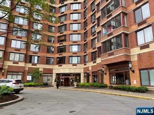 100 Old Palisade Rd APT 2710, Fort Lee, NJ 07024