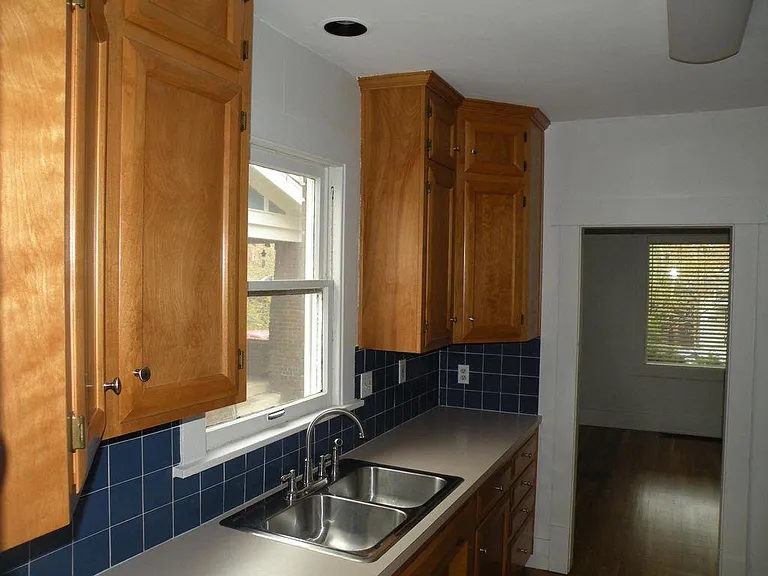 1054 S Vine St — Photo 2