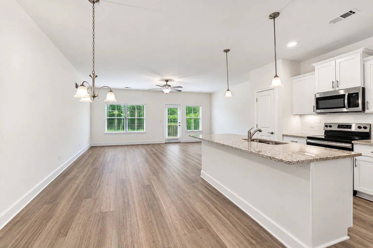 3 bed, 2.5 bath, 1714 sqft, $2,975 — Photo 3
