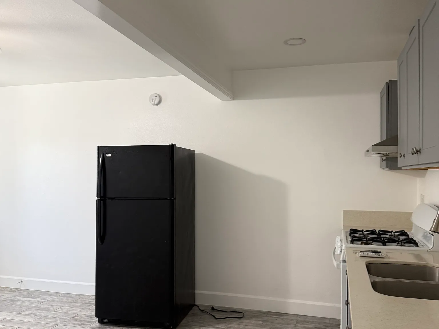 2 bed, 800 sqft, $2,100 — Photo 4