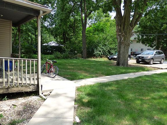 Sidewalk to the rear