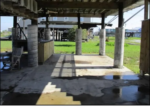 138 Dewberry Ln, Grand Isle, LA 70358