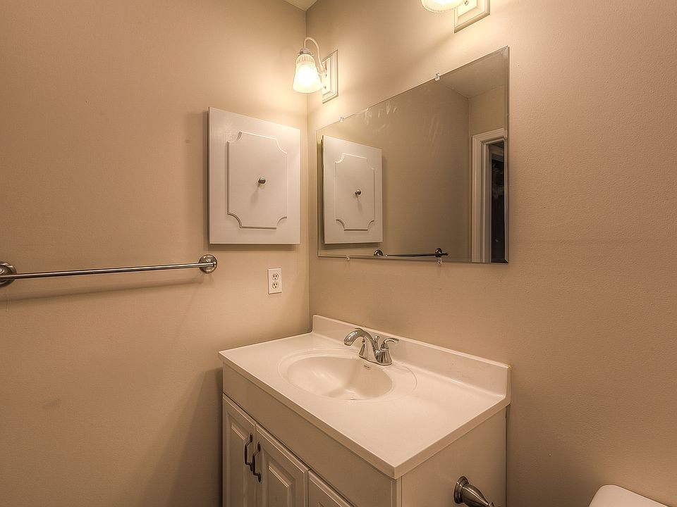 1st image of 4512 Jefferson St Unit 206