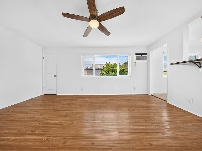 6944-6954 Coldwater Canyon Ave — Photo 15