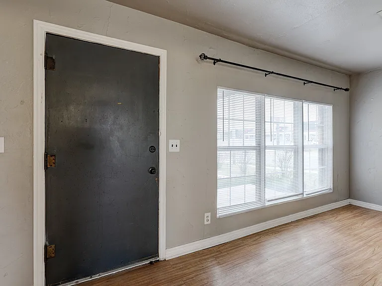 2849 Cambridge Ct — Photo 9