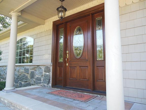 4th image of 821 Regency Ct