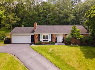 14 Highpoint Trl, Fairport, NY 14450