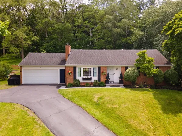 14 Highpoint Trl, Fairport, NY 14450