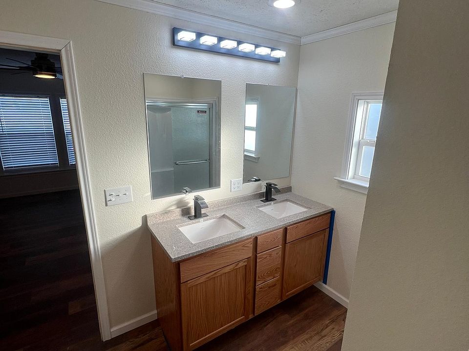 1st image of 170 Crooked Oak Dr