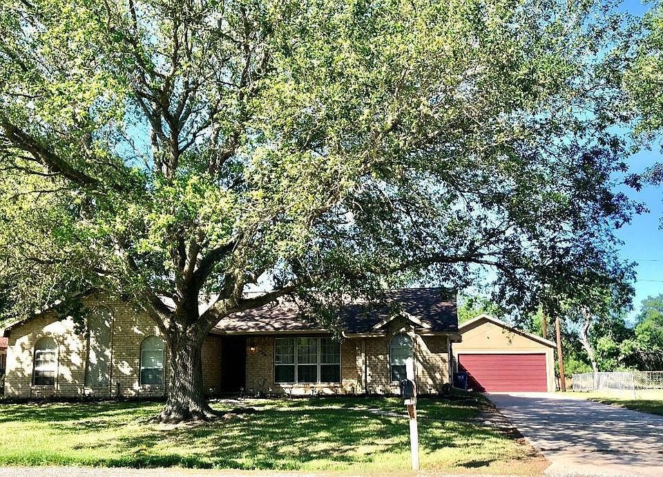 1st image of 124 Edgewood Dr