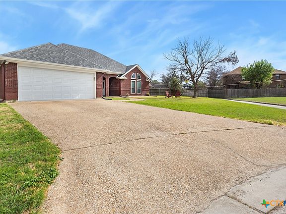 3rd image of 1711 Lynx Cir