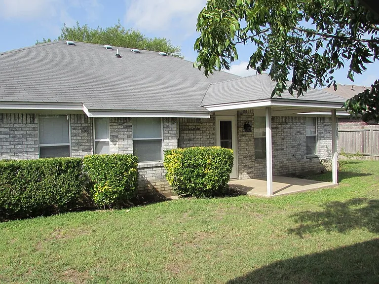 2201 Ledgestone Dr — Photo 9