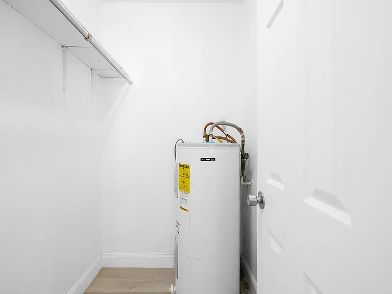 321 SW 14th St #3 — Photo 12