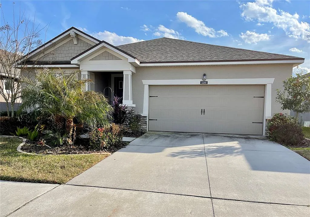3 bed, 2.0 bath, 2011 sqft, $2,600 — Photo 2