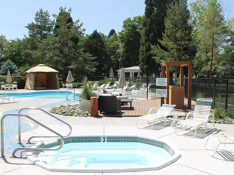 Victorian Villas Apartments — Photo 10