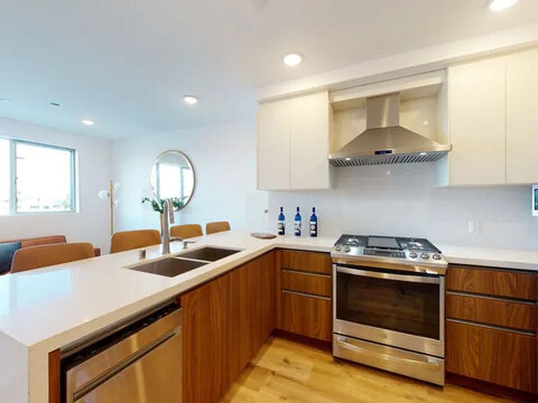 1143 Glenville Dr #302 — Photo 3